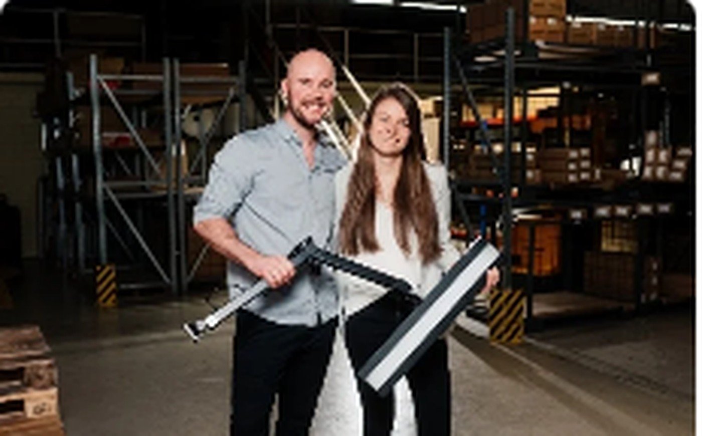 Team von Lichttechnik Meier mit professionellen Arbeitsplatzleuchten