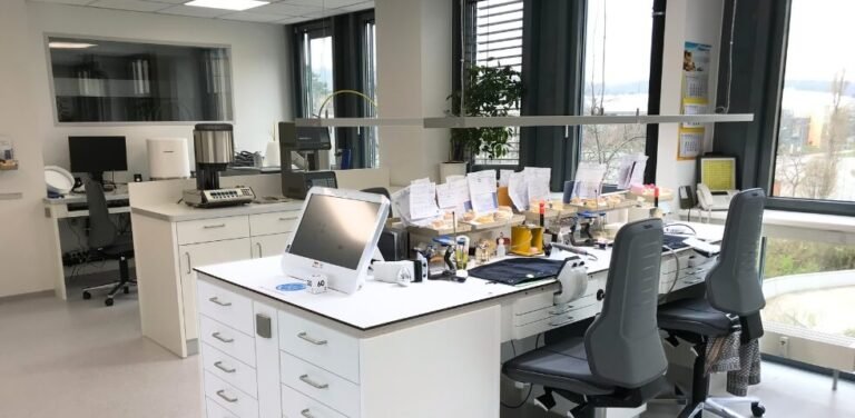 Neue Pendelleuchten im Dentallabor Thiele