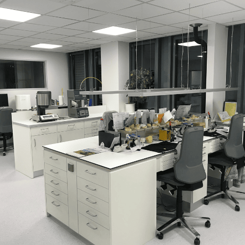 Licht im Dentallabor Thiele - LED Pendelleuchten